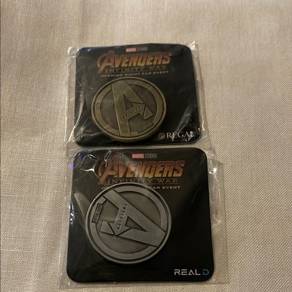 Marvel Avengers Infinity War Fan Event Coins - Black and Silver - Picture 1 of 5